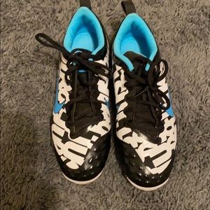 Women’s softball cleats